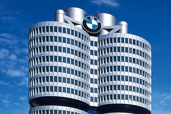 BMW코리아가 19일부터 520d 등 32개 차종에 대한 리콜(결함시정)에 들어간다. 사진: BMW그룹코리아 홈페이지 캡처