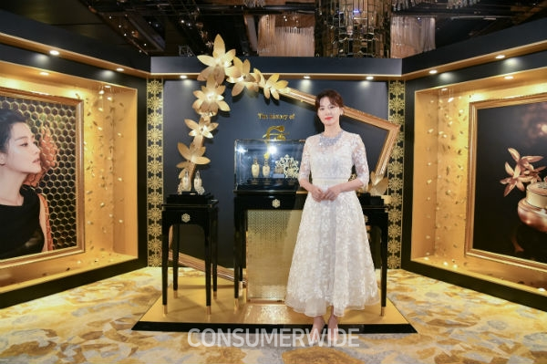 LG생활건강이 21일 저녁 홍콩 리츠칼튼 호텔에서 ‘2018 후 궁중연향 in 홍콩’ 행사를 진행하고 궁중화장품 브랜드 ‘더 히스토리 오브 후’를 알렸다.