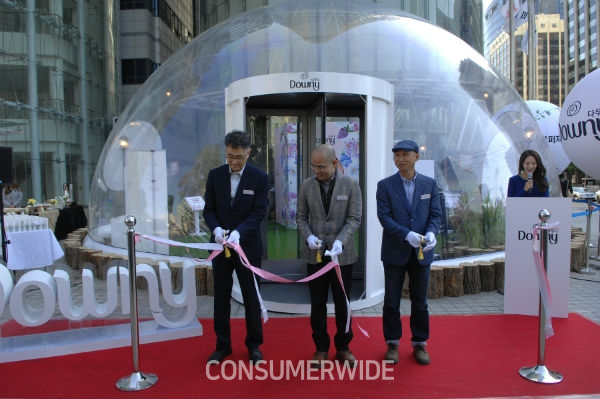 P&G 다우니(Downy)가 11일 서울 광화문 채널A광장에서 ‘다우니 야생화 돔(Downy Wildflower Dome)’의 개관식을 진행했다.