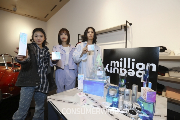 LG생활건강이 안무 크리에이티브팀 ‘원밀리언댄스스튜디오’와 함께 개발한 온라인 전용 화장품 브랜드 ‘밀리언뷰티(Million Beauty)’를 론칭한다.