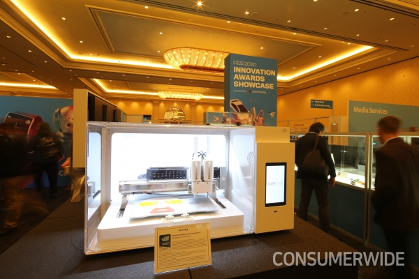 아모레퍼시픽이 미국 라스베이거스에서 열린 소비자 가전 및 기술 전시회, ‘CES 2020(Consumer Electronics Show 2020)’ 현장에서 정보기술 분야와 접목한 한국 뷰티 업계의 첨단 혁신 기술을 선보였다.