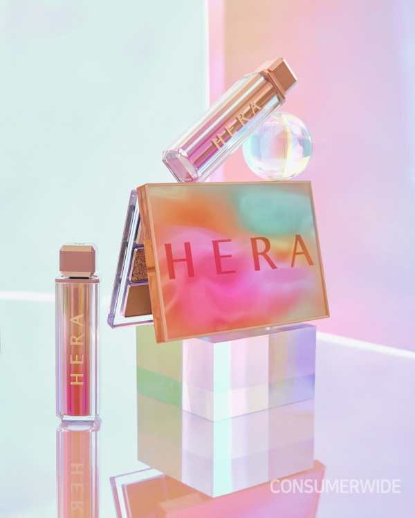 헤라가 올해 S/S 트랜드 컬러 핑크와 오렌지를 재해석한 ‘헤라 20SS 컬렉션-레인보우 일루전’ 멀티 팔레트를 선보인다.