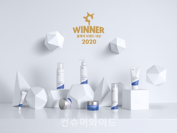 아모레퍼시픽의 브랜드 에스트라가 한국소비자포럼이 주최하는 ‘올해의 브랜드 대상’에서 5년 연속 수상했다.