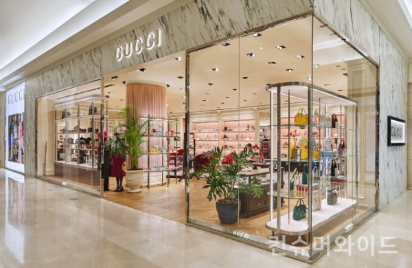 구찌(Gucci)가 신세계백화점 부산 센텀시티점 구찌 스토어를 리뉴얼 오픈했다고 밝혔다.