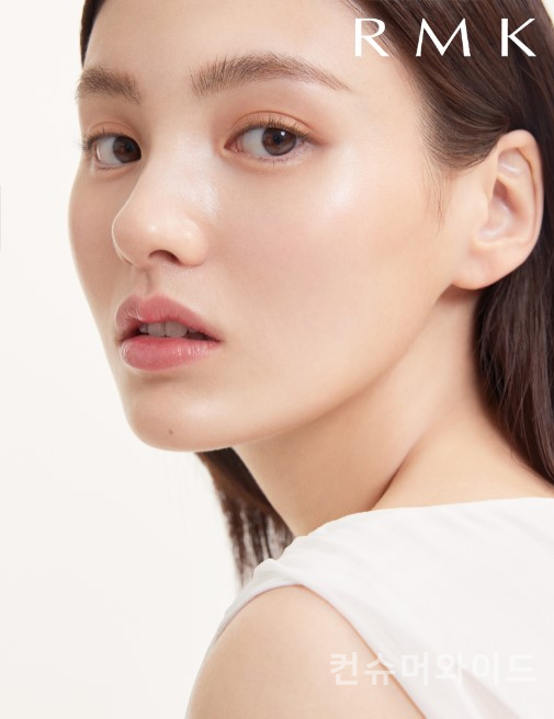 메이크업 브랜드 RMK가 새로운 브랜드 전속 모델로 배우 김용지를 발탁했다고 16일 밝혔다.