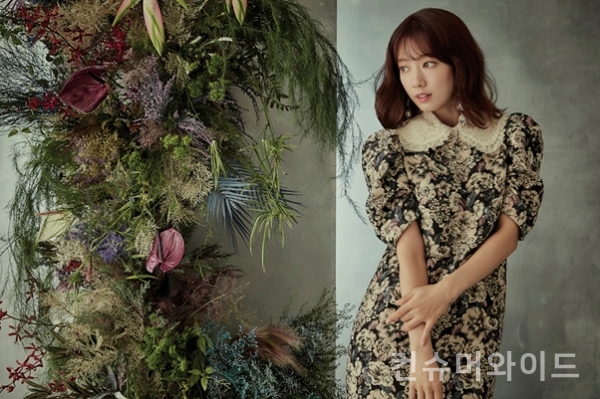 모조에스핀(MOJO.S.PHINE)이 박신혜와 함께한 2021 가을 컬렉션 화보를 공개했다.  (사진:모조에스핀)
