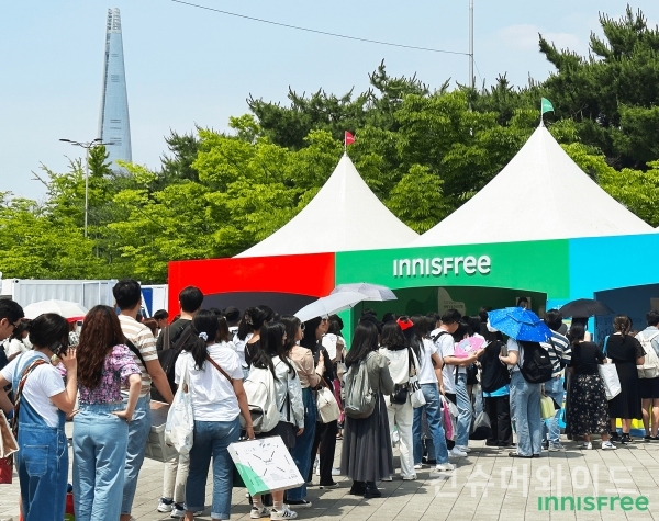 이니스프리가 ‘서울 재즈 페스티벌 2023’에서 진행한 브랜드 팝업 부스가 뜨거운 반응을 얻었다고 밝혔다. (사진/이니스프리)