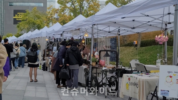 Markets that are set in the Seoul Design 2023. /photo:  Jinil Kang Reporter 