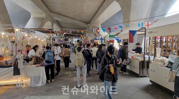 Markets that are set in the Seoul Design 2023./ photo:  Jinil Kang Reporter