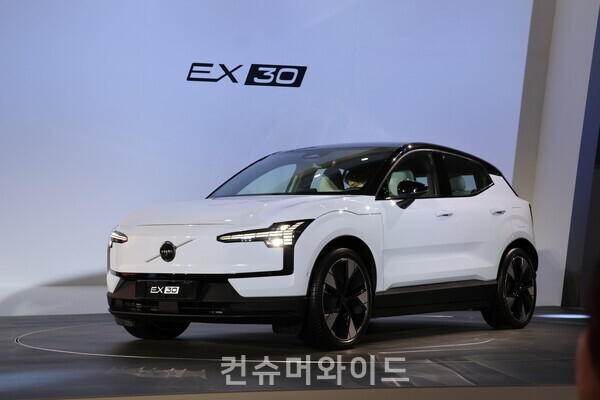 28일 오전 10시 30분 서울 동대문 디자인 플라자에서 볼보의 차세대 프리미엄 전기 SUV EX30이 국내서 공개됐다./ 사진: 전휴성 기자.