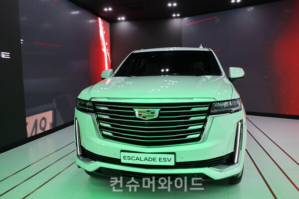 Flagship SUV Escalade A special model that shows the present time of the Cadillac (long body) /Photo: Huesoung Jun