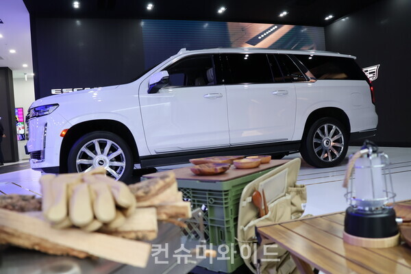 Flagship SUV Escalade A special model that shows the present time of the Cadillac (long body) /Photo: Huesoung Jun