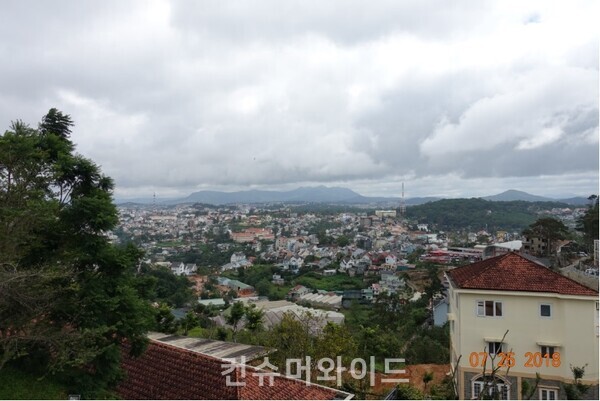 죽림사원 가는 길에 본 달랏의 전경   (사진 제공 : 문성민)