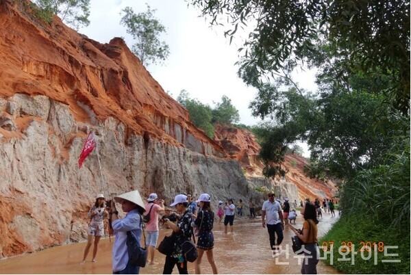 요정의 샘을 걷다가 만난 작은 그랜드 캐니언  (사진 제공 : 문성민)