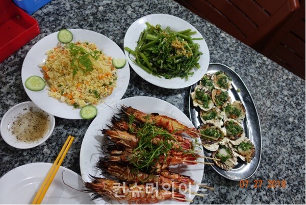 랍스터, 가리비 등 무이네의 풍부한 해산물 음식들  (사진 제공 : 문성민)
