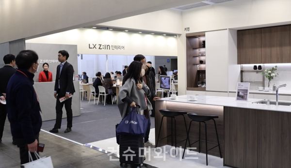 LX Hausys booth  ⓒ Jinil Kang/ Consumerwide