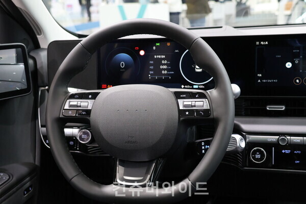 EV트렌드코리아 현대차 부스에 전시된 신형 아이오닉5 ⓒ컨슈머와이드 전휴성 기자