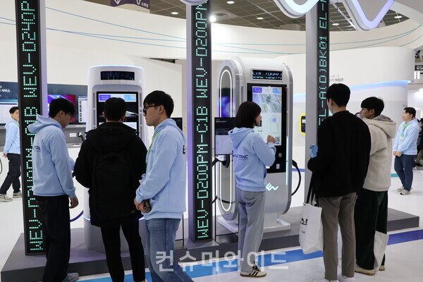 New EV chargers and systems were presented at EV Trend Korea 2024. ⓒ Consumerwide Husoung Jun