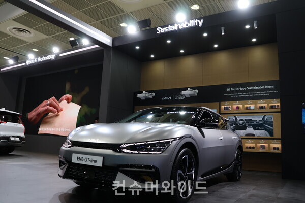 Kia has decorated the booth with EV charging, space and new technology, and sustainability themes during the exhibition. ⓒ Consumerwide Husoung Jun