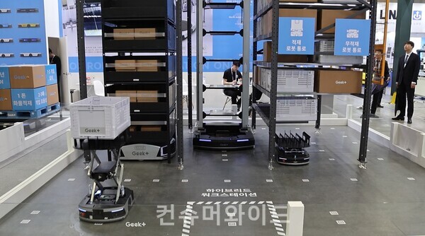 긱플러스(Geek+)의 대용량 물류 로봇 시스템  ⓒ컨슈머와이드 전휴성 기자