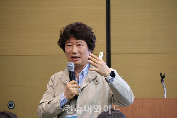 변광인 영남대 식품외식경제학 교수(관광학 박사)가 태초먹거리 교육 프로그램에 대해 설명하고 있다.  ⓒ컨슈머와이드 전휴성 기자