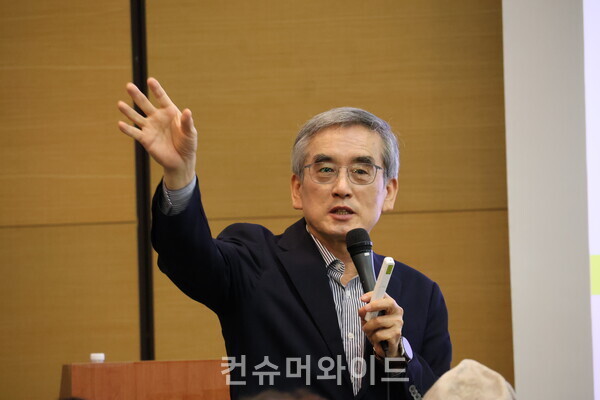 이계호 충남대 명예교수가 한국장의 세계화 추진을 밝히고 있다. ⓒ컨슈머와이드 강진일 기자.