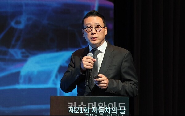  Go Taebong, the director of Hi Investment and Securities, regarding "Ways to complete the mission of adopting to the future mobility" during a conference event held on 21st Automobile Day./ ⓒConsumerwide Husoung Jun