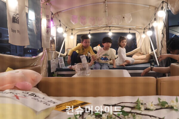 25일 ‘2024 고카프 킨텍스’에서 아이들이 캠핑카를 체험하고 있다.  ⓒ컨슈머와이드 전휴성 기자