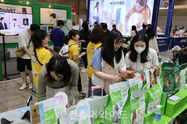 Pulmuone Amio exhibition hall during the 2024 Megazoo, a pet industry exhibition. ⓒConsumerwide  Husoung Jun