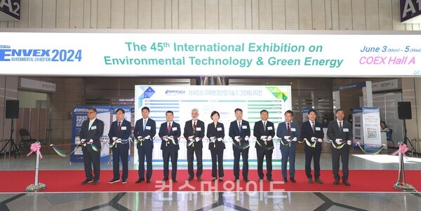 환경부와 한국환경보전원이 녹색 중소기업의 내수 활성화와 수출 기반 마련을 위해 ‘제45회 국제환경산업기술·그린에너지전’을 개최했다. 사진/한국환경보전원