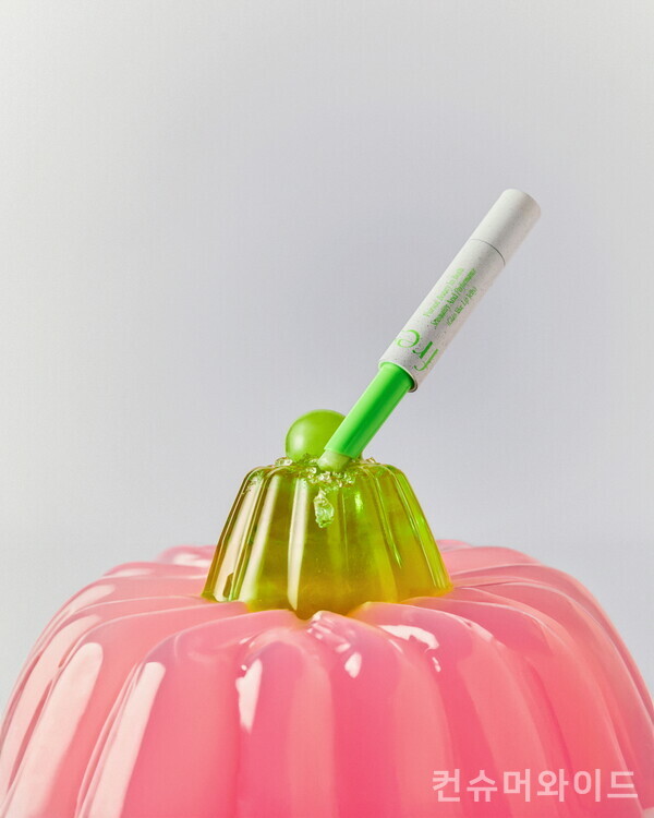 LG생활건강의 프레시안이 비건 뷰티 가치를 만족시키는 ‘글래스라이크 립 젤리’를 출시했다. 사진/LG생건