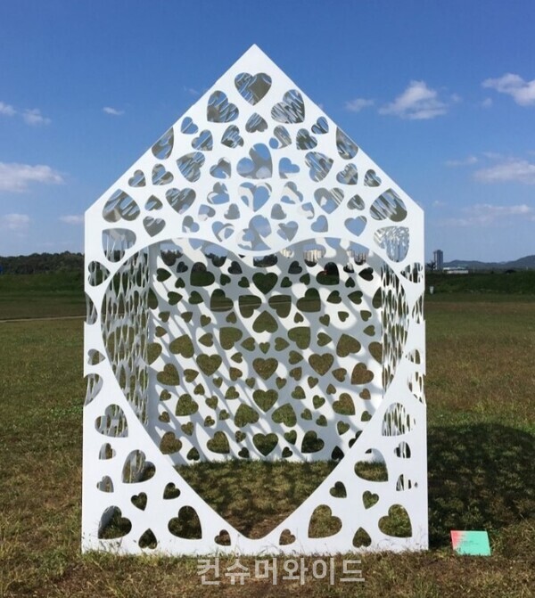 청주 비엔날레- 정북동 토성내 작품 '우주의 시' ⓒ  ‘제이포 더 디자인’ 제공