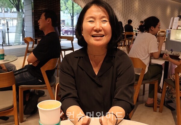 공공 미술 전시 기획자인 ‘제이 포 더 디자인’ 오재란 대표 ⓒ컨슈머와이드 전휴성 기자