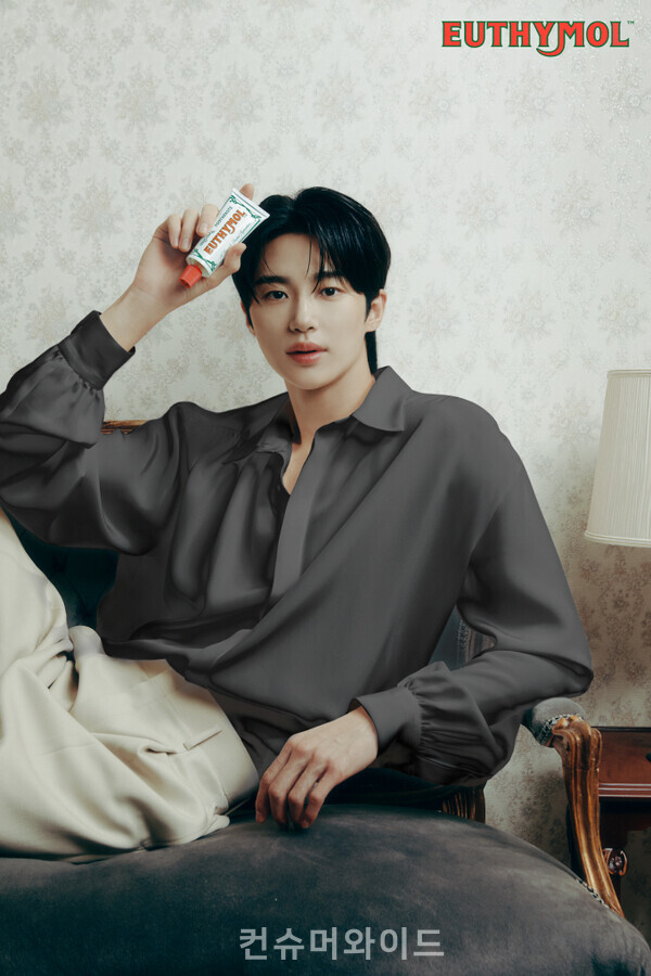 LG생활건강의 오랄 케어 브랜드 유시몰(EUTHYMOL)이 브랜드 앰버서더 배우 변우석의 화보를 소비자들에게 공개했다.