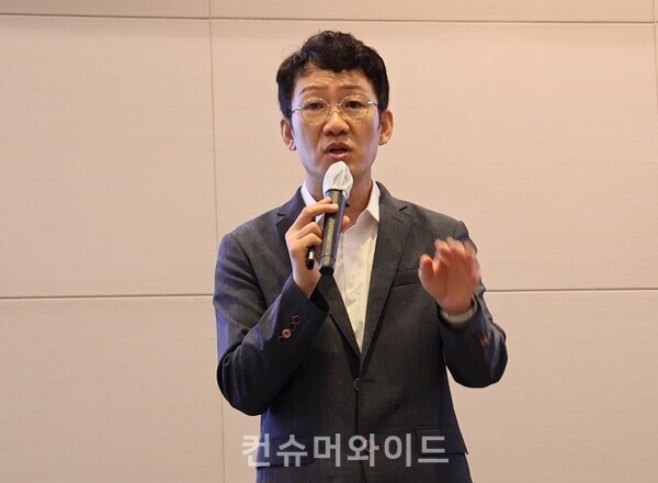 이 호근 대덕대 교수가 12일 오전 10시 여의도 FKI컨퍼런스센터 3층 다이아몬드 룸에서 진행된 “자동차 급발진 의심 사고 설명회”에서 브레이크 주제 발표를 하고 있다. ⓒ컨슈머와이드 전휴성 기자