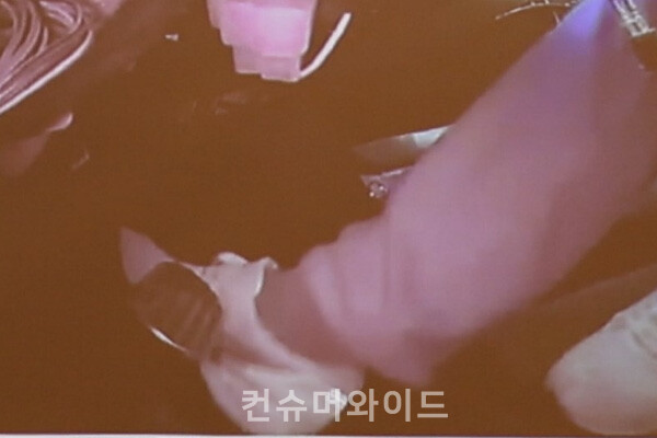 지난 12일 오전 10시 여의도 FKI컨퍼런스센터 3층 다이아몬드 룸에서 진행된 “자동차 급발진 의심 사고 설명회에서 공개된 영상 촬영 ⓒ컨슈머와이드 전휴성 기자