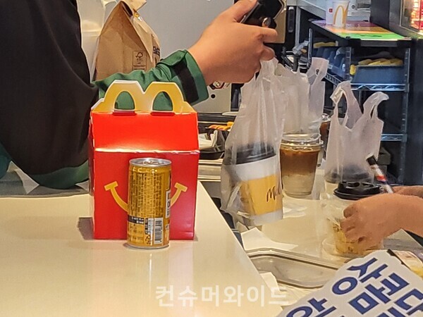 해피밀 크록스 토이 2차 ⓒ컨슈머와이드 전휴성 기자