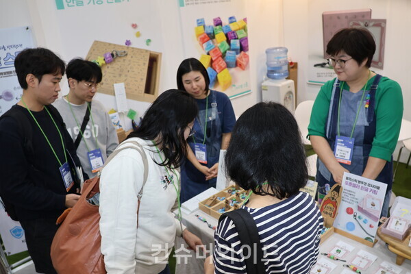 지난 12일 20주년을 맞은 대한민국 환경·사회·투명 경영(ESG) 친환경 대전 지구랭이 부스에 많은 관람객이 몰렸다. ⓒ컨슈머와이드 전휴성 기자