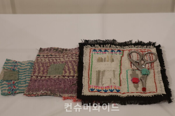 죽음의 바느질 클럽 작품 ⓒ컨슈머와이드 전휴성 기자