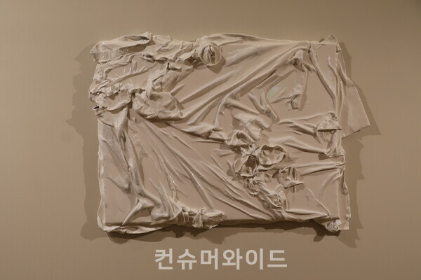 김윤아 작가 작품 ⓒ컨슈머와이드 전휴성 기자