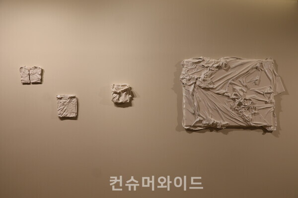 김윤아 작가 작품 ⓒ컨슈머와이드 전휴성 기자