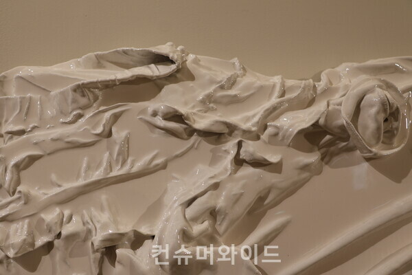 김윤아 작가 작품ⓒ컨슈머와이드 전휴성 기자