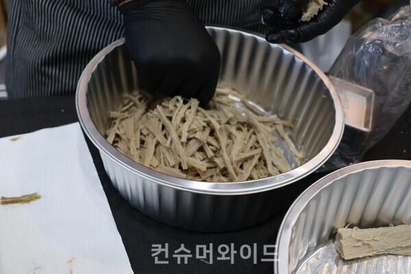 대체육 시식 행사 모습  ⓒ컨슈머와이드 전휴성 기자