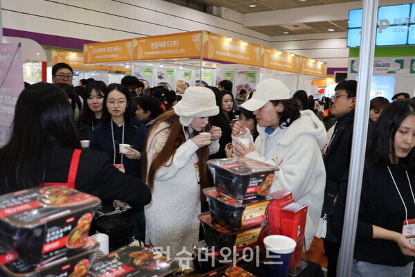  이아이코리아푸드 시식 현장ⓒ컨슈머와이드 강진일 기자