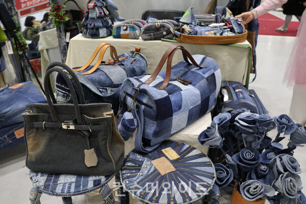 코튼블루 작품들 ⓒ컨슈머와이드 전휴성 기자