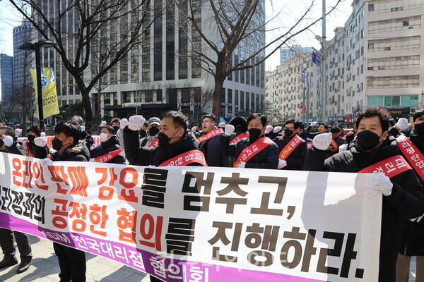 9일 오후 2시 순화동 KG타워 앞에서 KGM 판매대리점협의회(이하 협의회)가 KGM 판매 대리점 지원 정책 유지를 촉구하는 집회를 가졌다. ⓒ컨슈머와이드 전휴성 기자