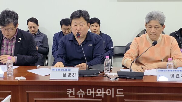 롯데 델몬트 남병하(롯데 델몬트 대리점협의회) 대리점주가 대리점 피해 사례를 폭로하고 있다. ⓒ컨슈머와이드 전휴성 기자