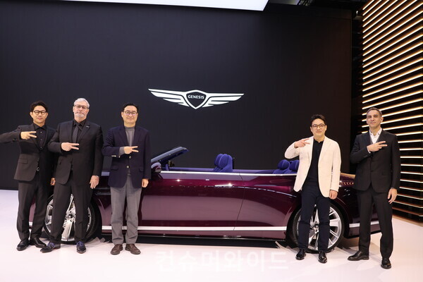 제네시스가 3일 서울모빌리티쇼 2025 제네시스 미디어 컨퍼런스에서 ‘엑스 그란 쿠페 콘셉트(이하 엑스 그란 쿠페)’와 ‘엑스 그란 컨버터블 콘셉트(이하 엑스 그란 컨버터블)’를 세계 최초로 공개했다. ⓒ컨슈머와이드 전휴성 기자