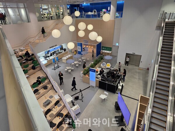 계단형 구조 카페ⓒ컨슈머와이드 전휴성 기자