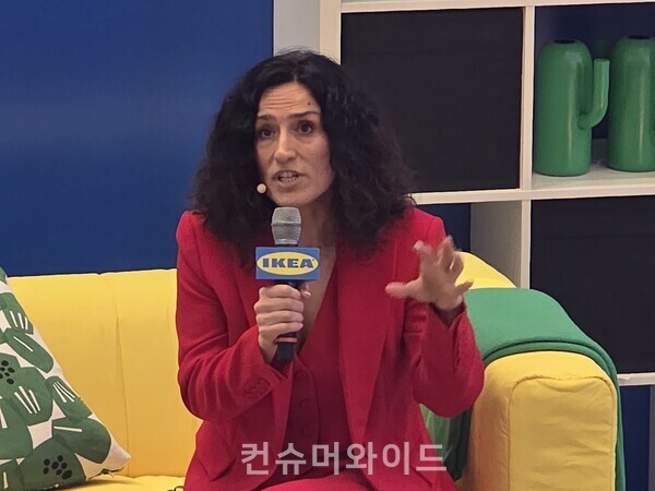 지난 11일 이케아코리아가 진행한 강동점 오픈 미디어 행사에서 이사벨 푸치 이케아 코리아 대표가 경쟁사들과의 경쟁에 대해 발언하고 있다. ⓒ컨슈머와이드 전휴성 기자